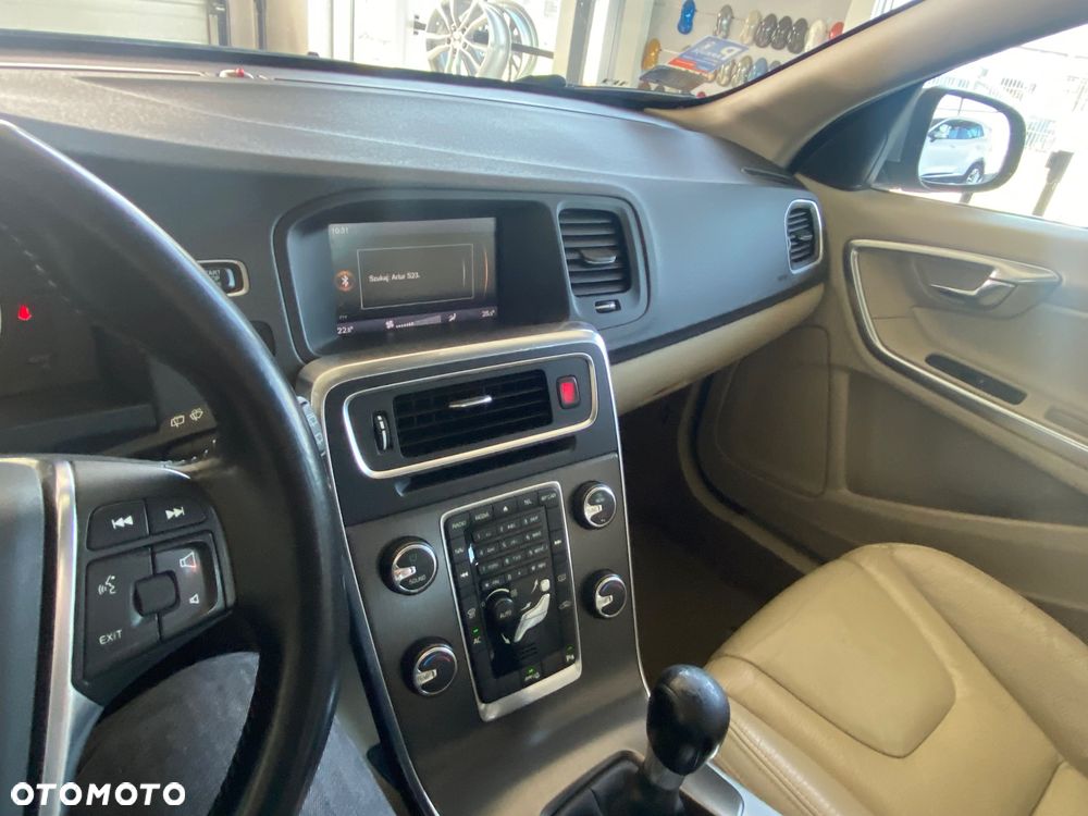 Volvo V60 D2 Momentum - 13