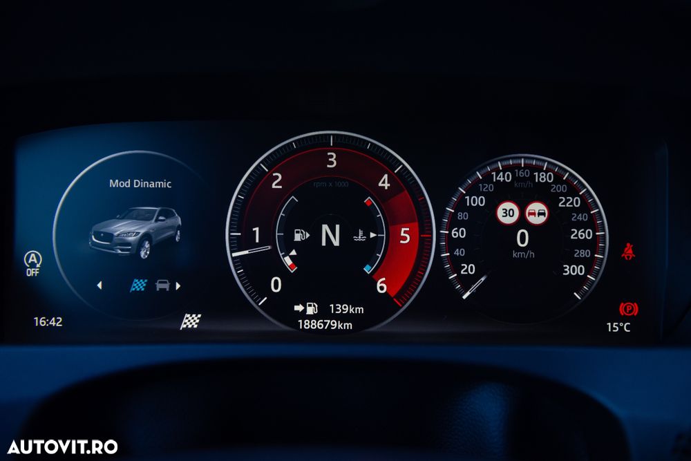 Jaguar F-Pace 20d AWD R-Sport - 17