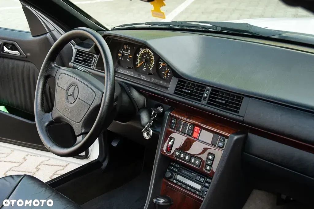 Mercedes-Benz Klasa E 320 - 27