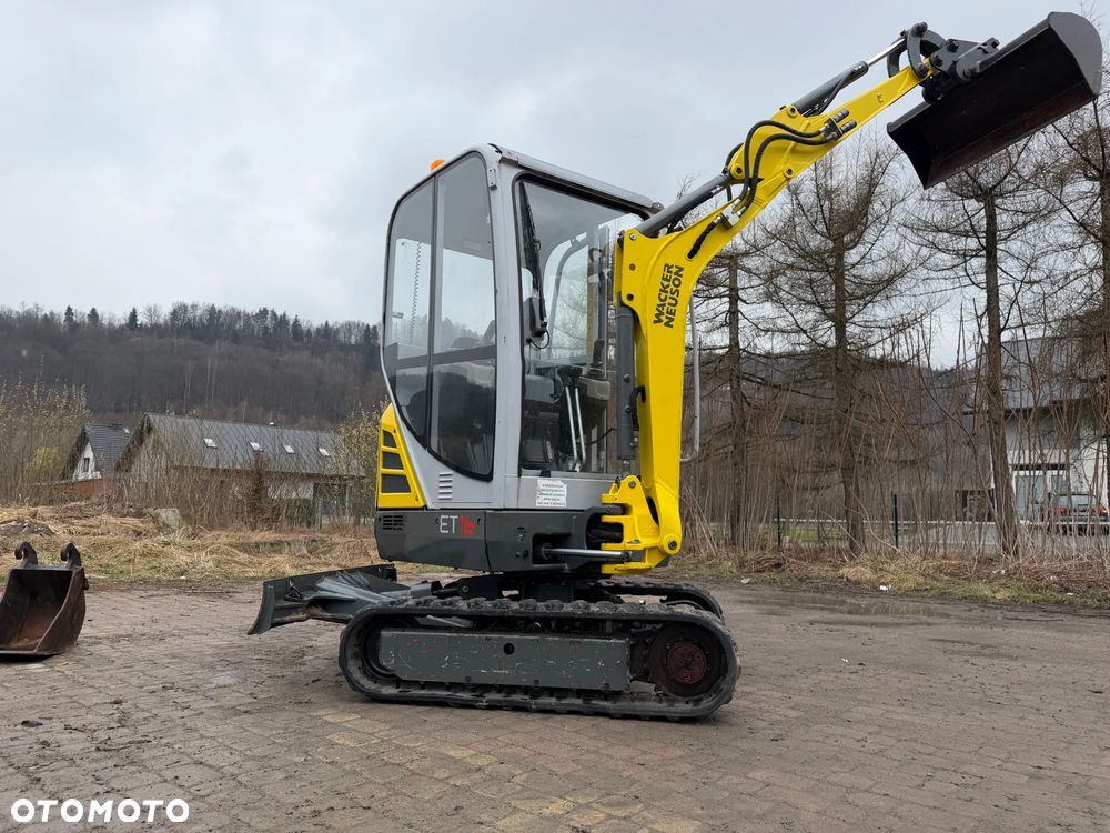 Wacker Neuson ET16 Minikoparka 2 tony. JAK NOWA 2018rok z Gospodarstwa Norweskiego 1190mtg. IGŁA! Rozsuwane hydraulicznie gąsienice. Dodatkowe sekcje Hydrauliczne. Silnik Yanmar 3 cyl. Aktualna DEKRA BMWT. Po serwisach! Ani deka luzów i wycieków. OKAZJA TANIO. Zadbana maszyna. 2 łyżki - 31