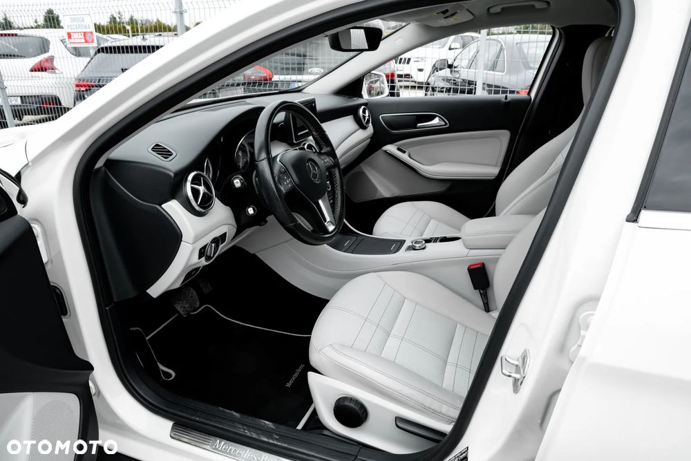 Mercedes-Benz GLA 250 4Matic 7G-DCT Activity Edition - 18