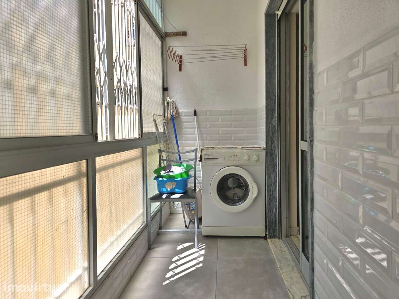 Apartamento T1 com espaçosa arrecadação a 10 minutos a pé da Praia da - Grande imagem: 5/21