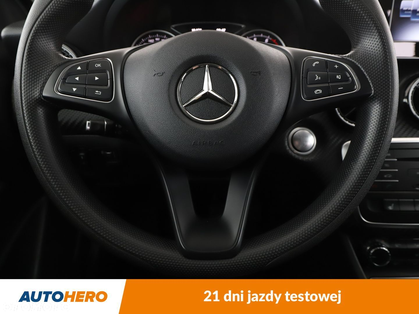 Mercedes-Benz GLA 180 - 18