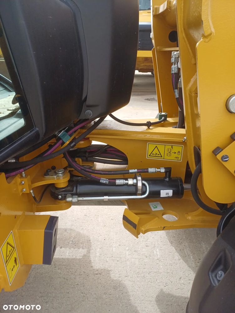 Caterpillar 906M - 19