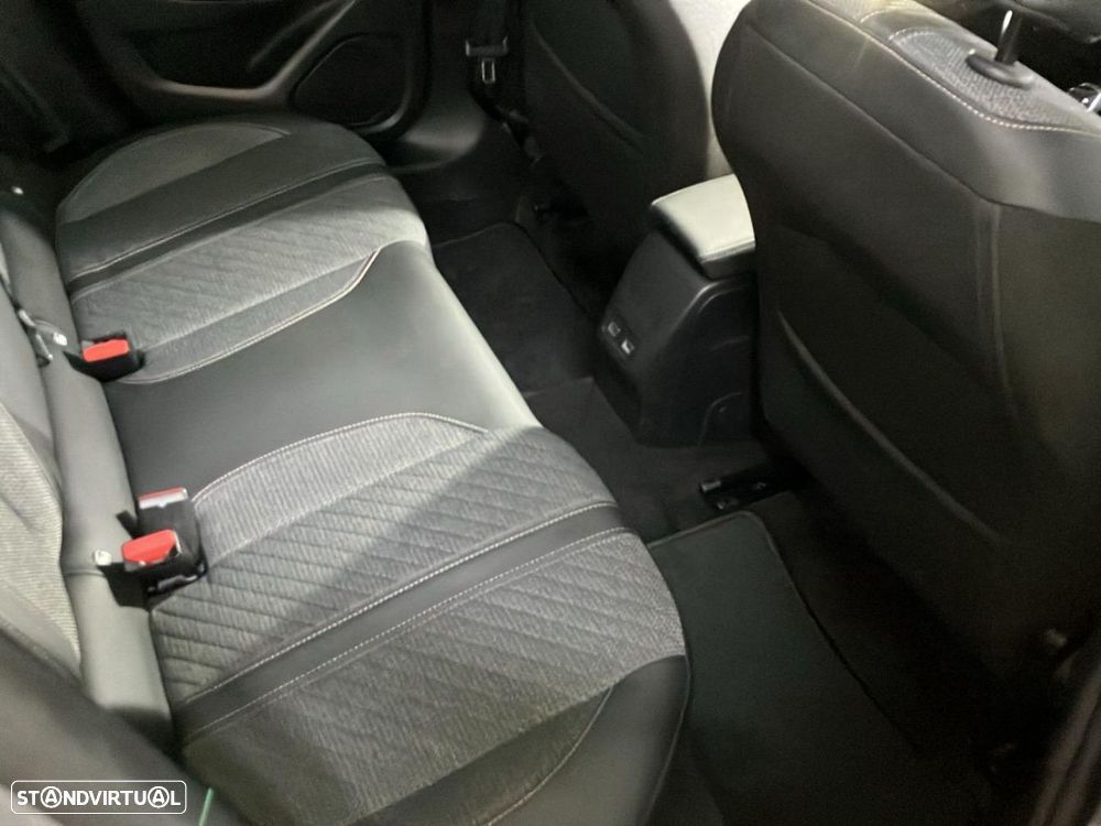 Peugeot 208 - 16