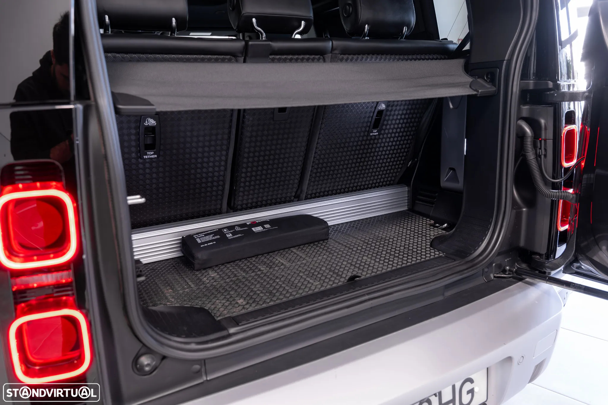 Land Rover Defender 3.0 D300 90 AWD X-Dynamic HSE - 30