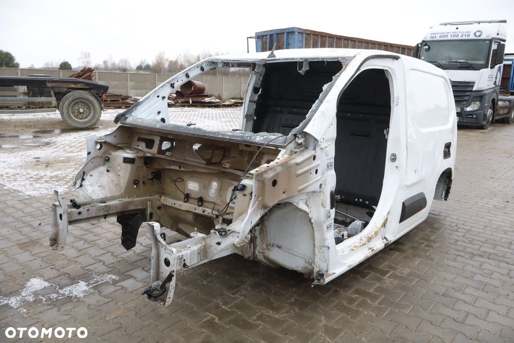 ĆWIARTKA PRAWY PRZÓD PODŁUŻNICA TOYOTA PROACE II - 5