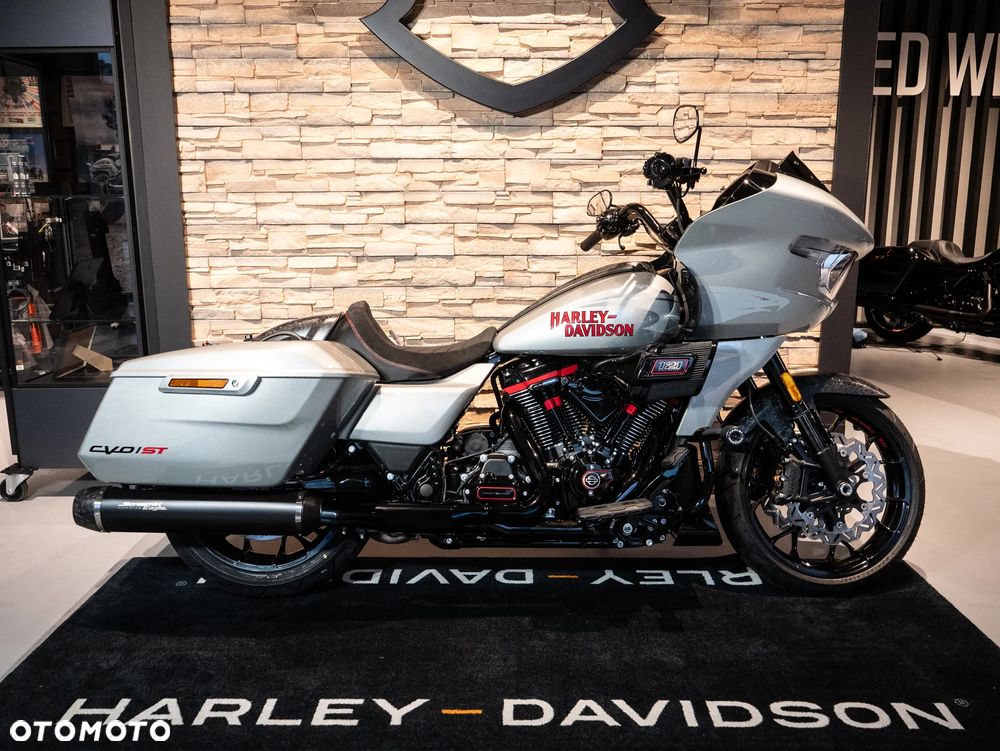 Harley-Davidson Touring Road Glide - 2