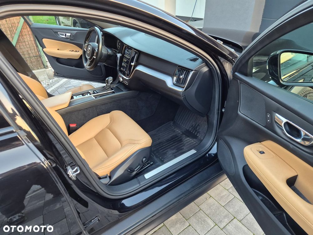 Volvo V60 Cross Country T5 AWD Geartronic Momentum - 12