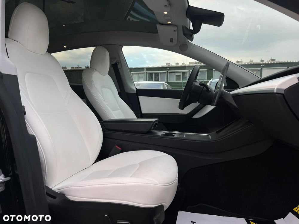 Tesla Model Y - 22