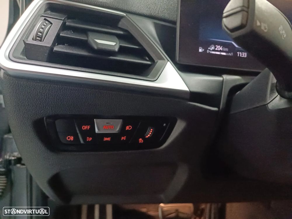 BMW 320 e Pack Desportivo M Auto - 32