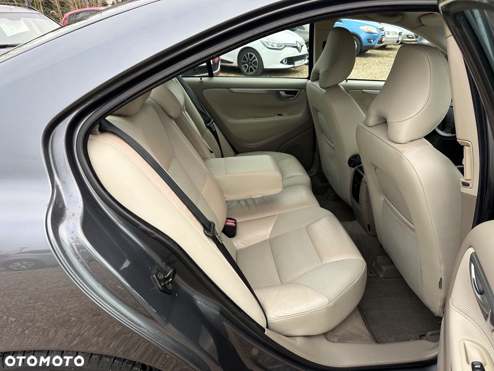 Volvo S60 2.4D Momentum - 19