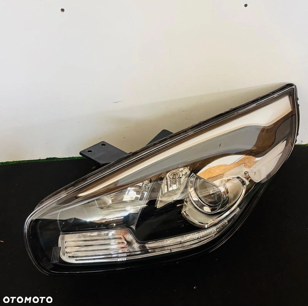 Lampa Lewa Reflektor Lewy Kia Carens 4 IV Zwykła Soczewka + led - 1