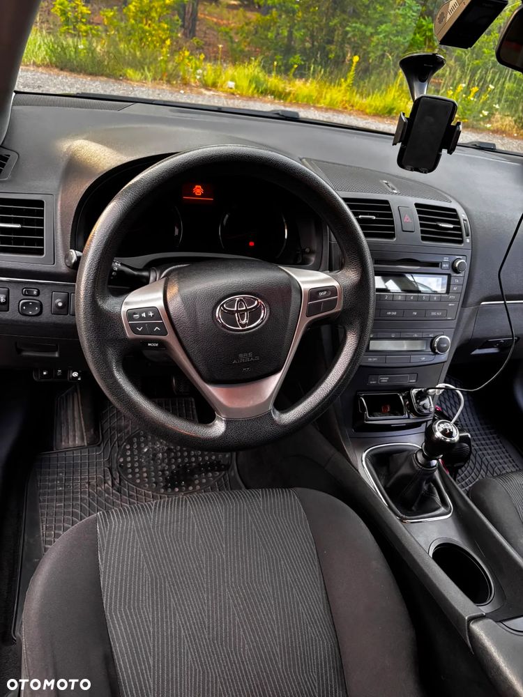 Toyota Avensis 1.8 Luna - 11