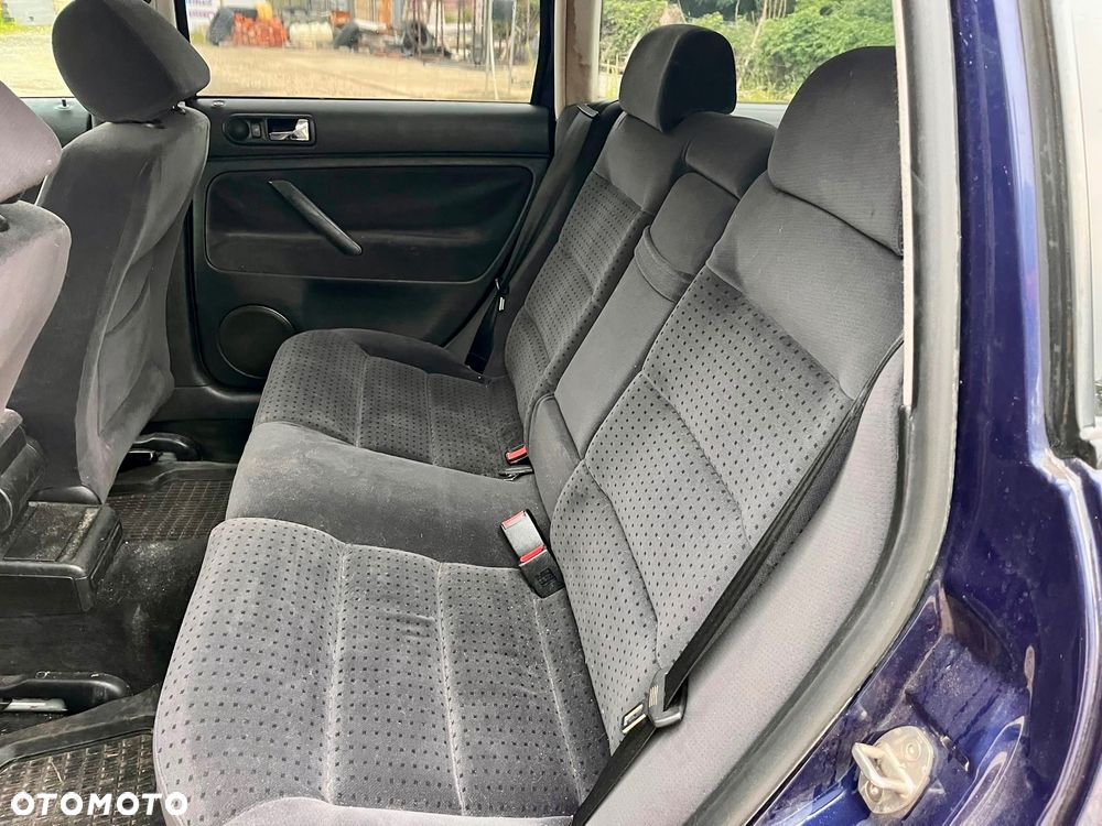 Volkswagen Passat - 11