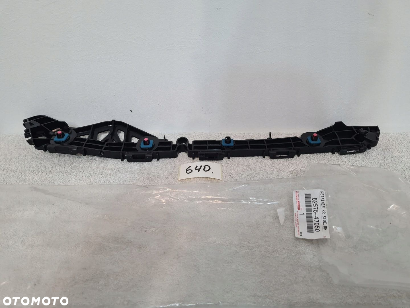 Ślizg mocowanie zderzaka prawy tyl Toyota Prius IV 4 nowy - 4