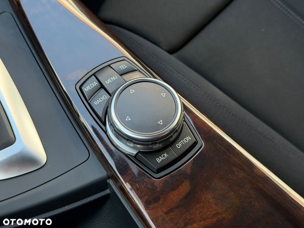 BMW Seria 3 318d Sport Line - 29