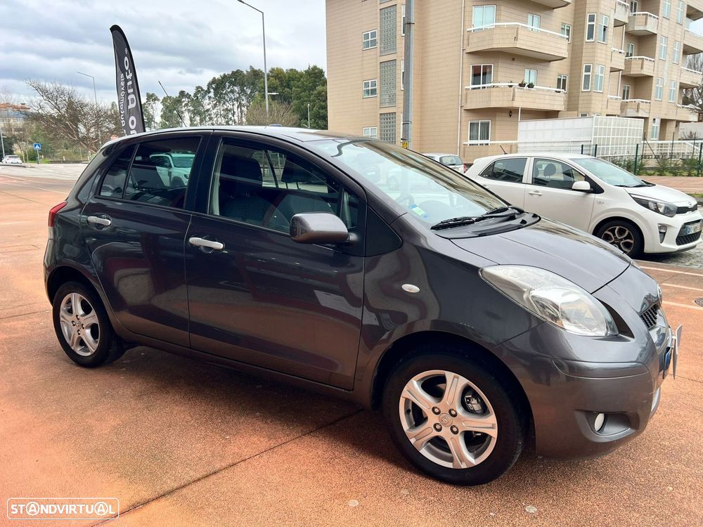 Toyota Yaris 1.0 VVT-i Rock in Rio 10 - 8