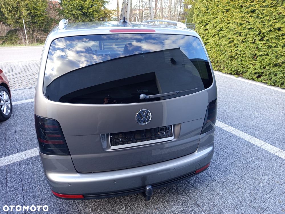 Volkswagen Touran 2.0 TDI DSG Highline - 10
