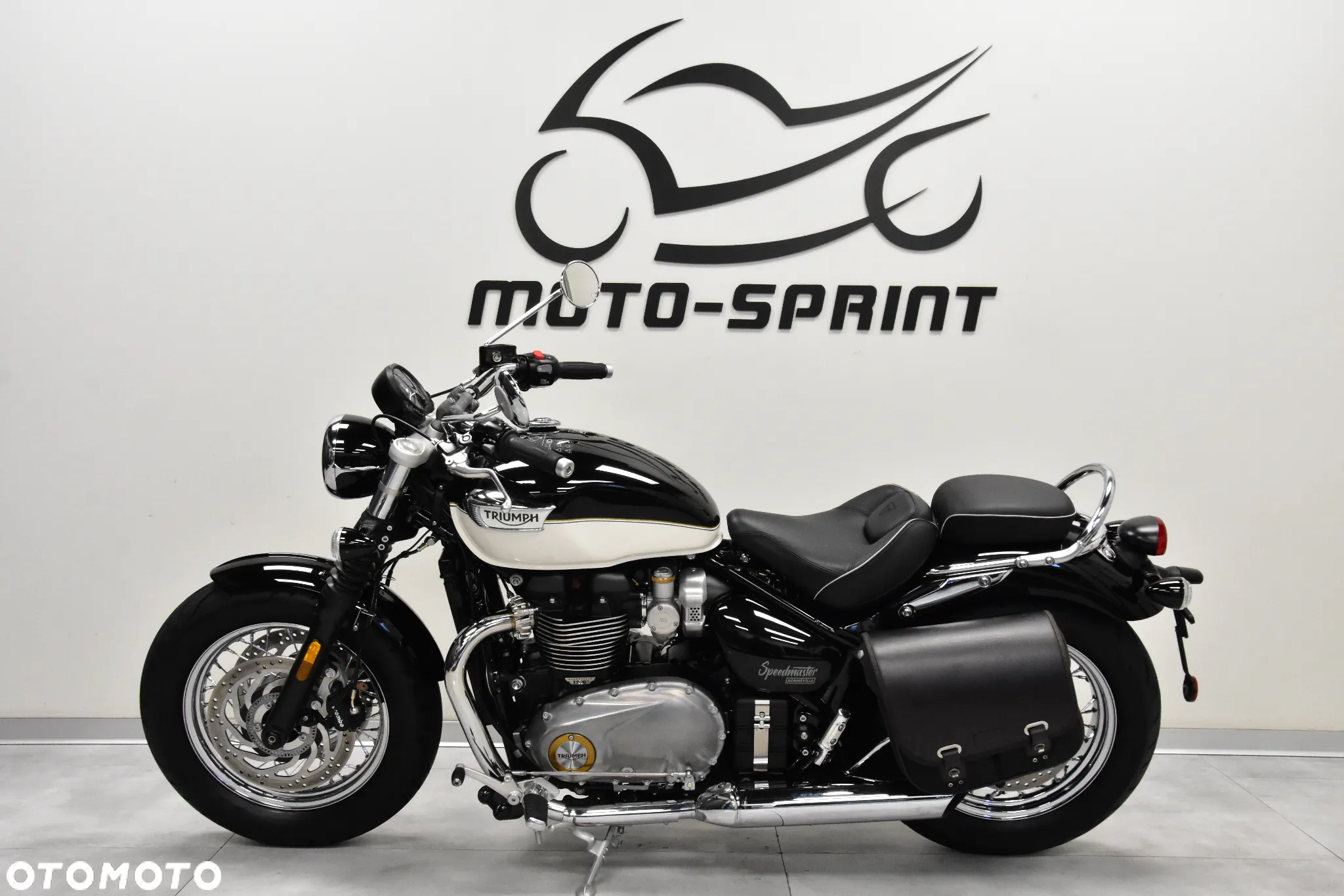 Triumph Bonneville - 2