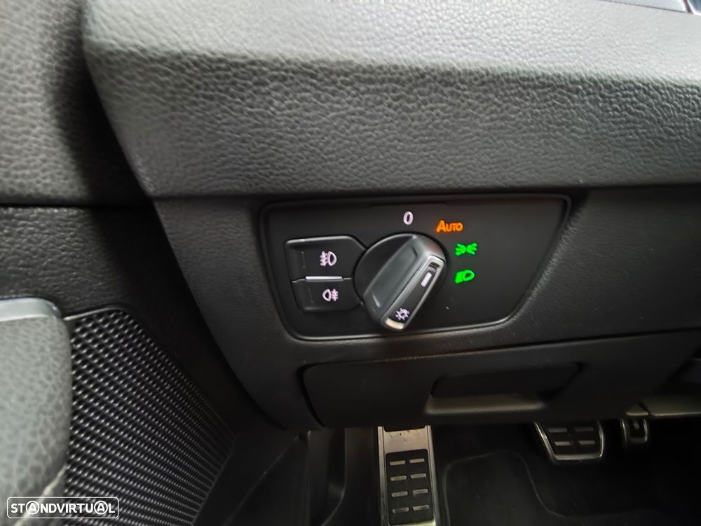 VW Passat Variant 2.0 TDi R-Line DSG - 31