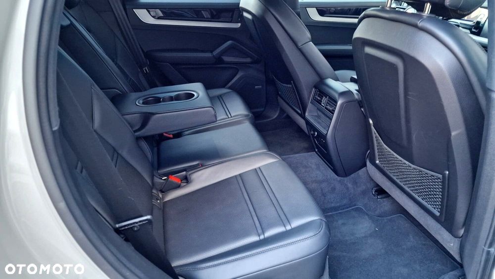 Porsche Cayenne - 34