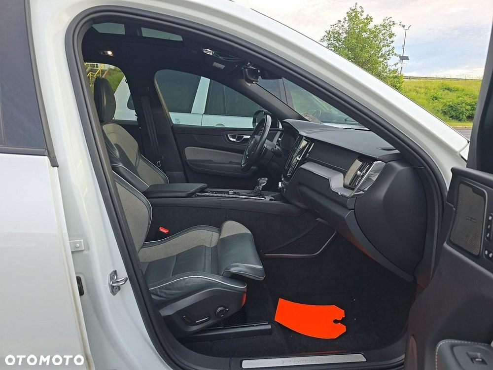 Volvo XC 60 T5 AWD R-Design - 11