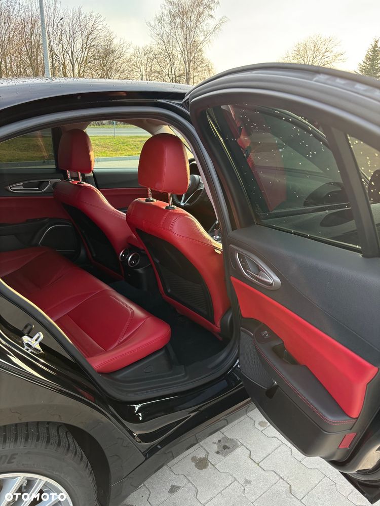 Alfa Romeo Giulia 2.0 Turbo 16V AT8 Veloce Ti - 23