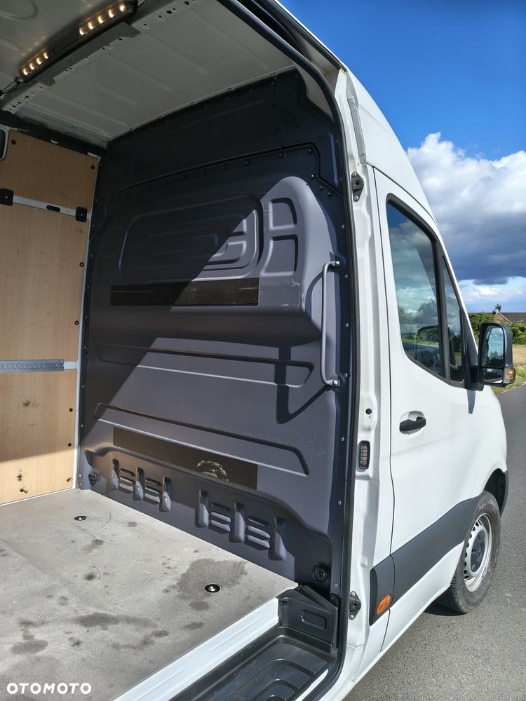 Mercedes-Benz Sprinter - 11
