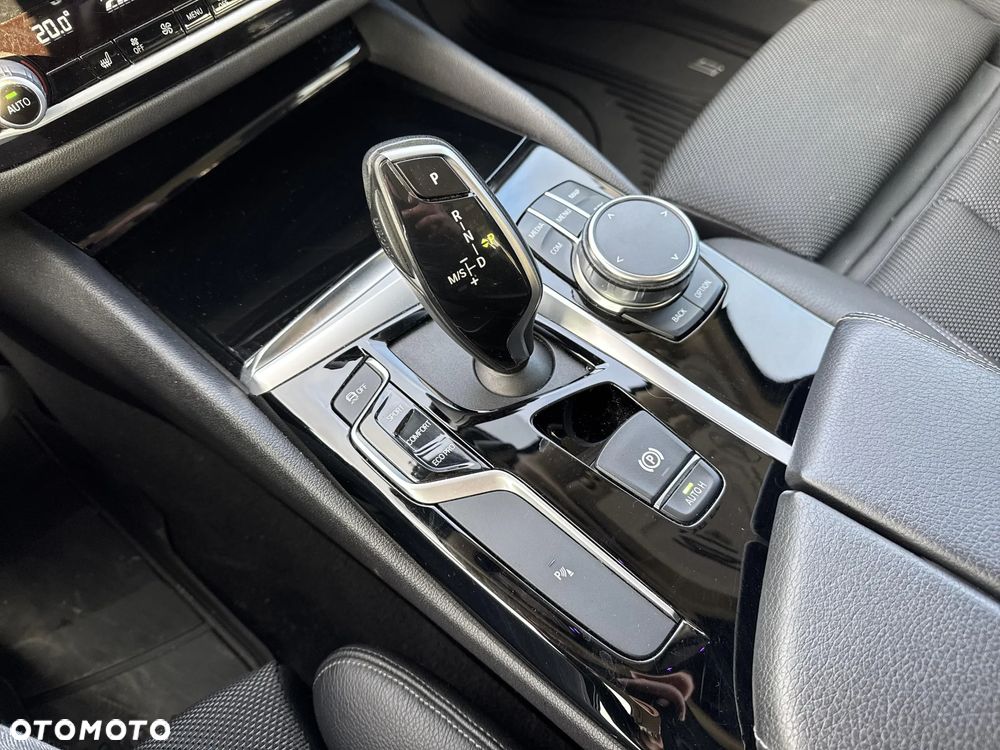 BMW Seria 5 530i GPF xDrive Sport Line sport - 20