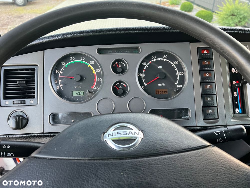 Nissan Atleon - 23
