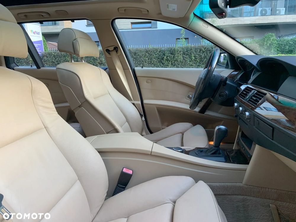 BMW Seria 5 530xi Touring - 24