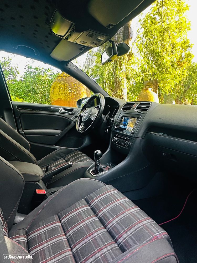 VW Golf 2.0 GTI DSG - 19