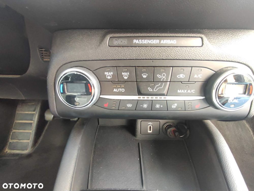Ford Focus 1.0 EcoBoost Titanium Business - 12