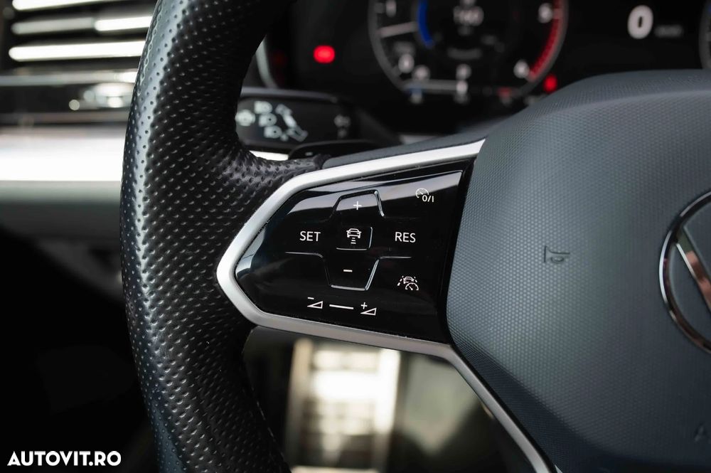 Volkswagen Touareg - 17