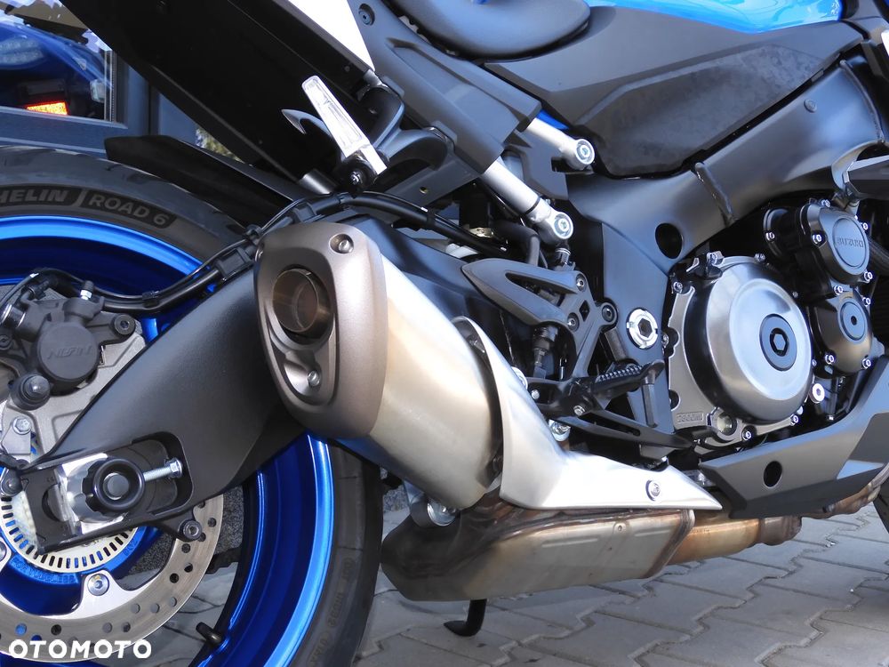 Suzuki GSX - 19
