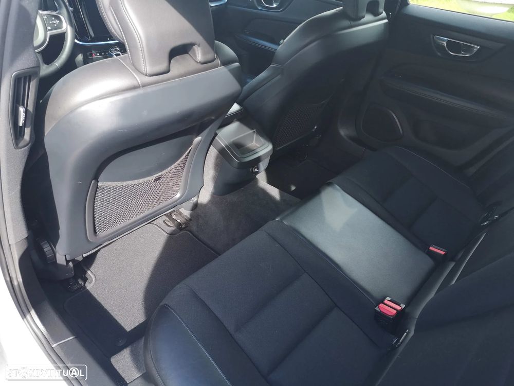 Volvo V60 2.0 D4 Momentum Plus - 9