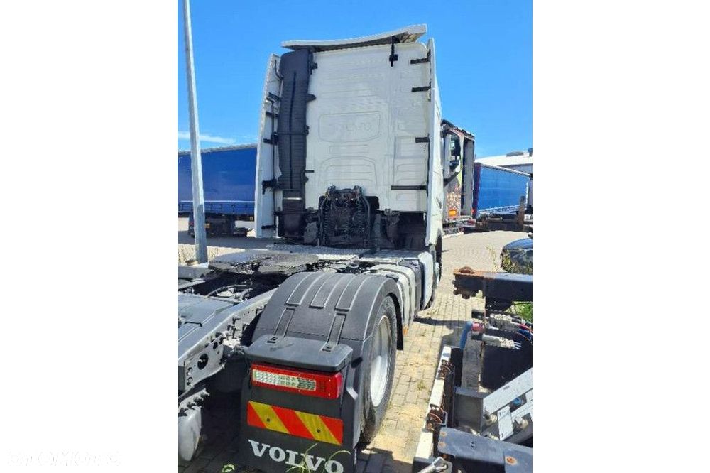 Volvo Vehicle Tractor 4x2 Standard - 2