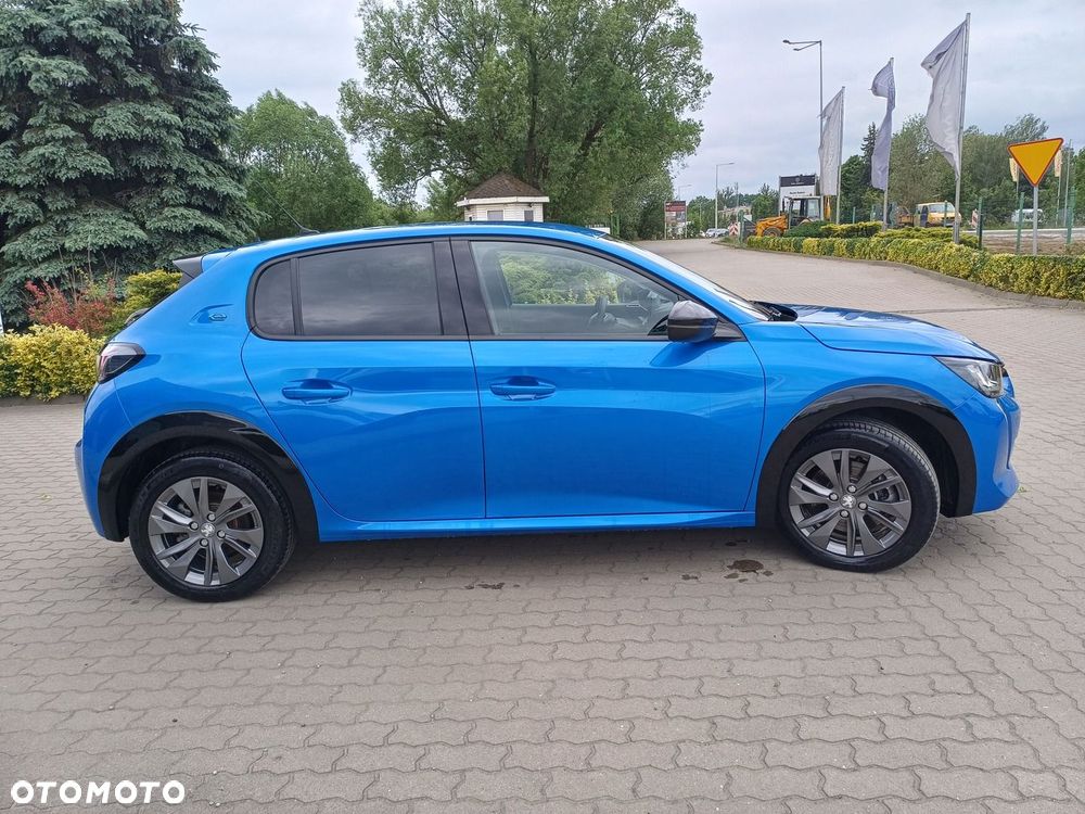 Peugeot 208 - 8