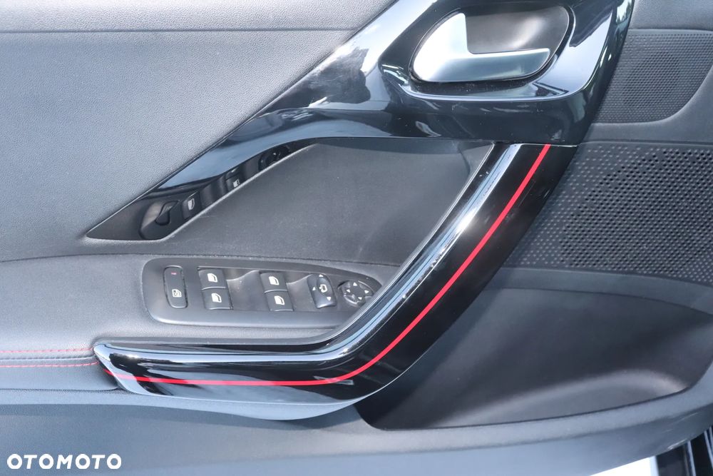 Peugeot 2008 PureTech 130 EAT8 GT Exclusive - 38