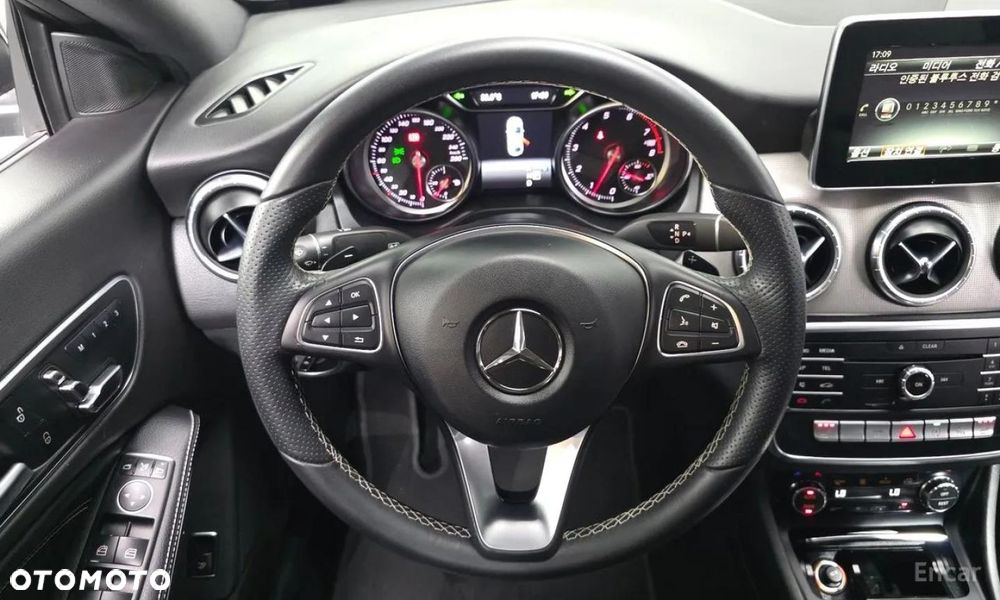 Mercedes-Benz CLA - 16