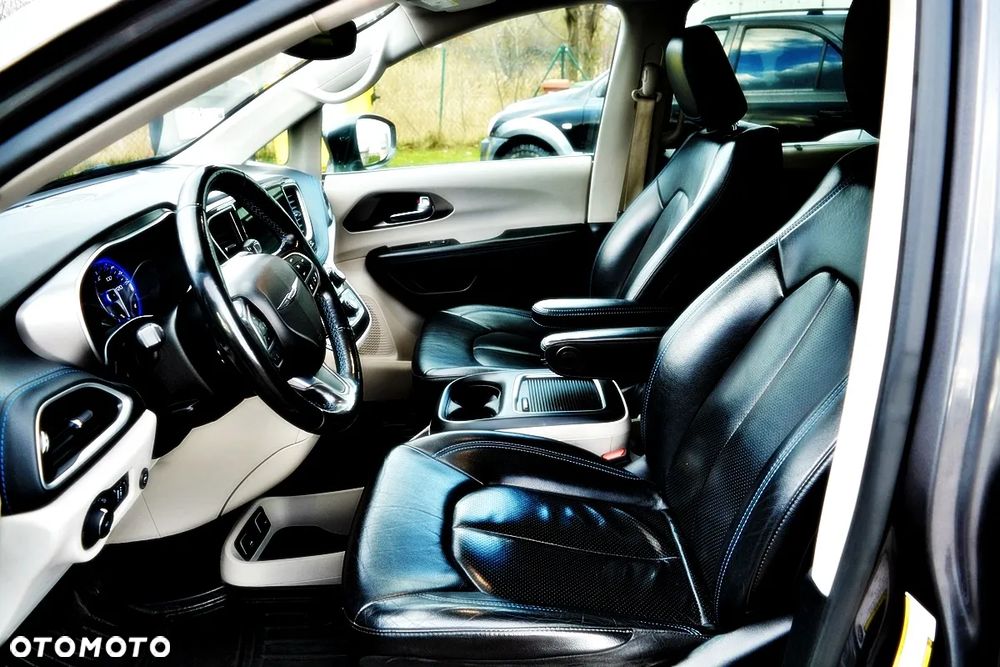 Chrysler Pacifica - 18