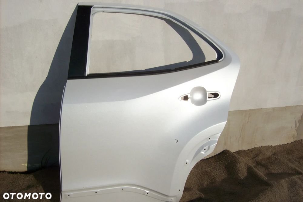 DRZWI TYLNE LEWE TOYOTA YARIS CROSS BIAŁA PERŁA