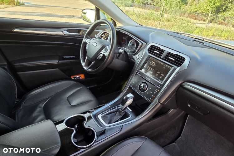 Ford Fusion - 4