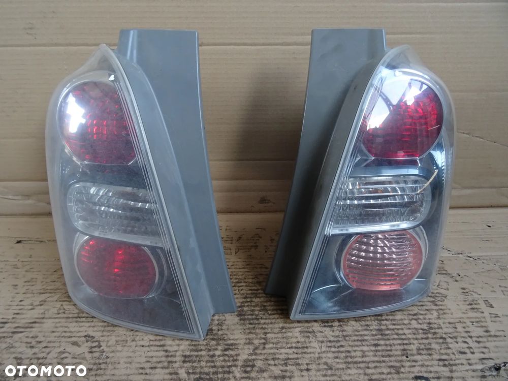 Lampa tył lewa prawa Toyota Corolla Verso II - 1
