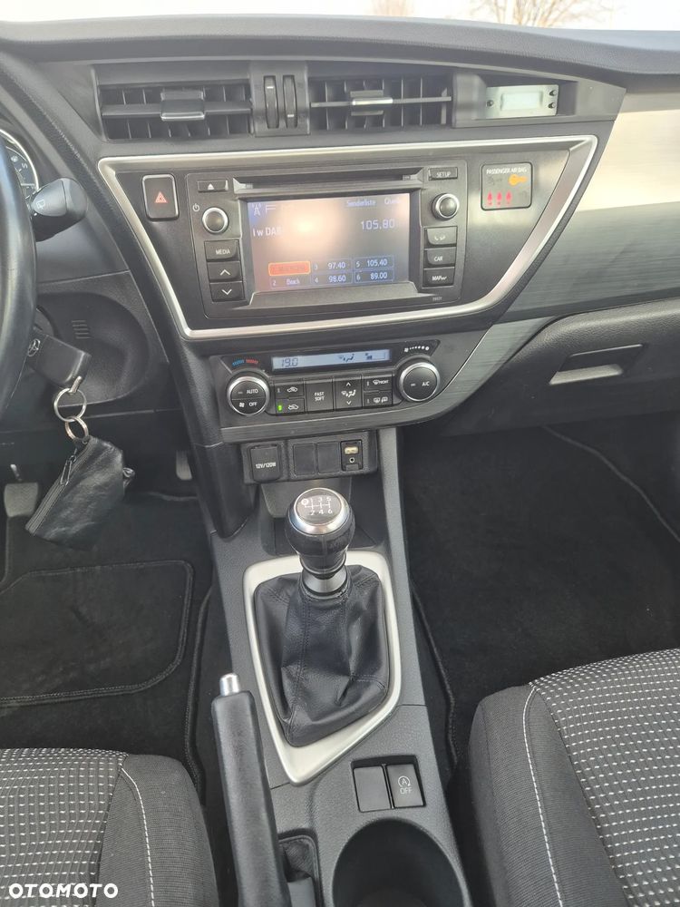 Toyota Auris 2.0 D-4D Executive - 17