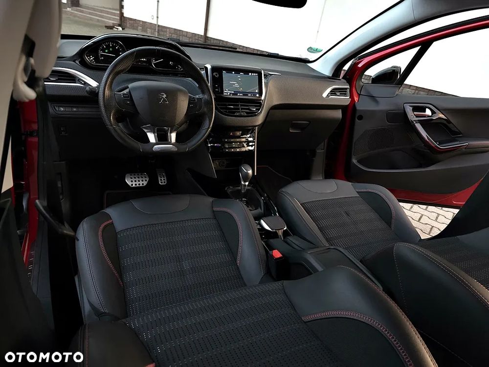 Peugeot 2008 BlueHDi 120 EAT6 Black Edition - 38