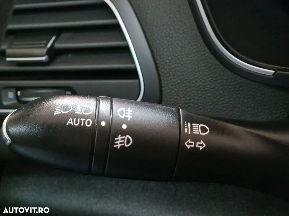 Renault Megane BLUE dCi 115 EDC BUSINESS EDITION - 23