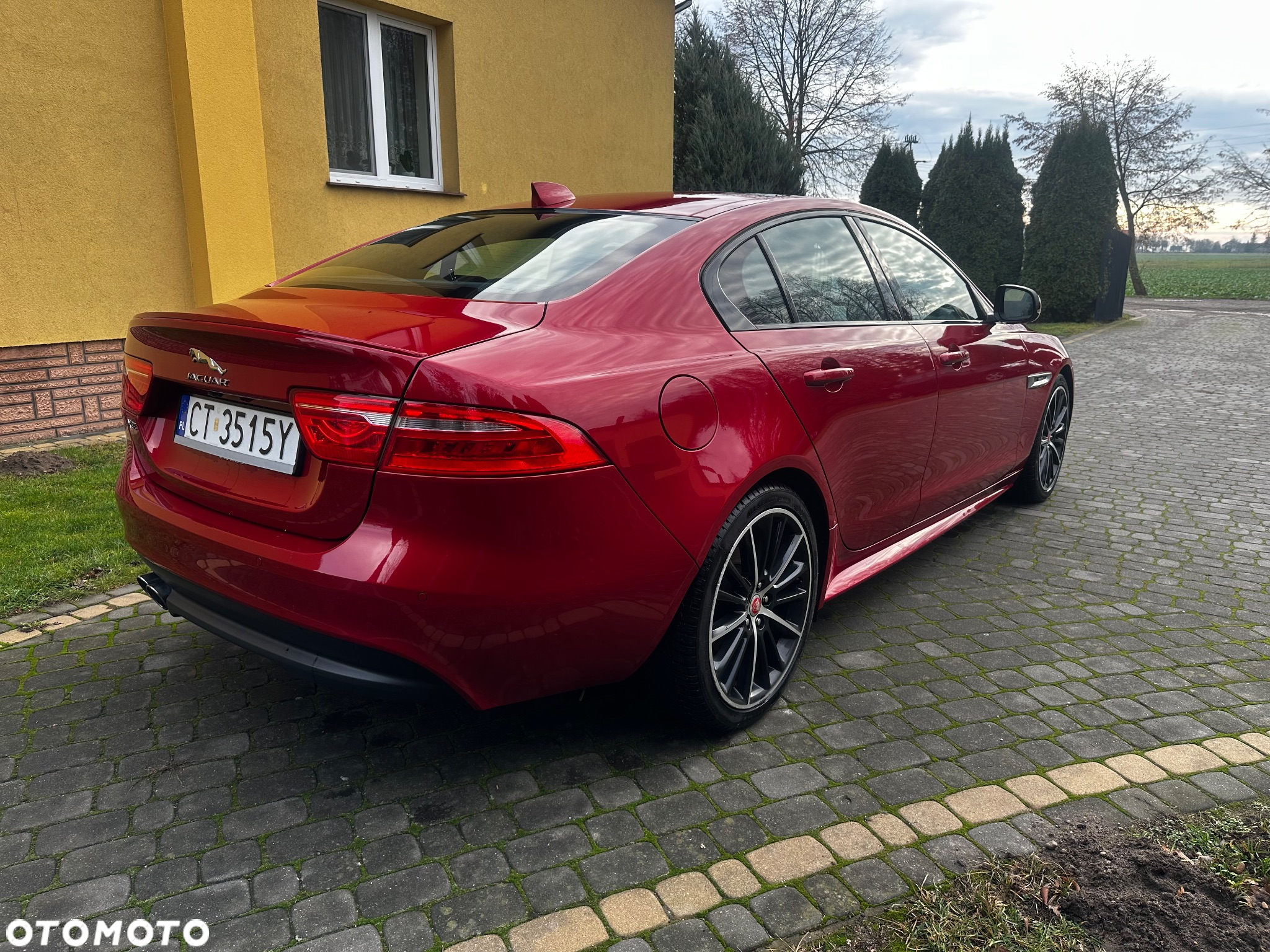 Jaguar XE 2.0 D R-Sport - 2