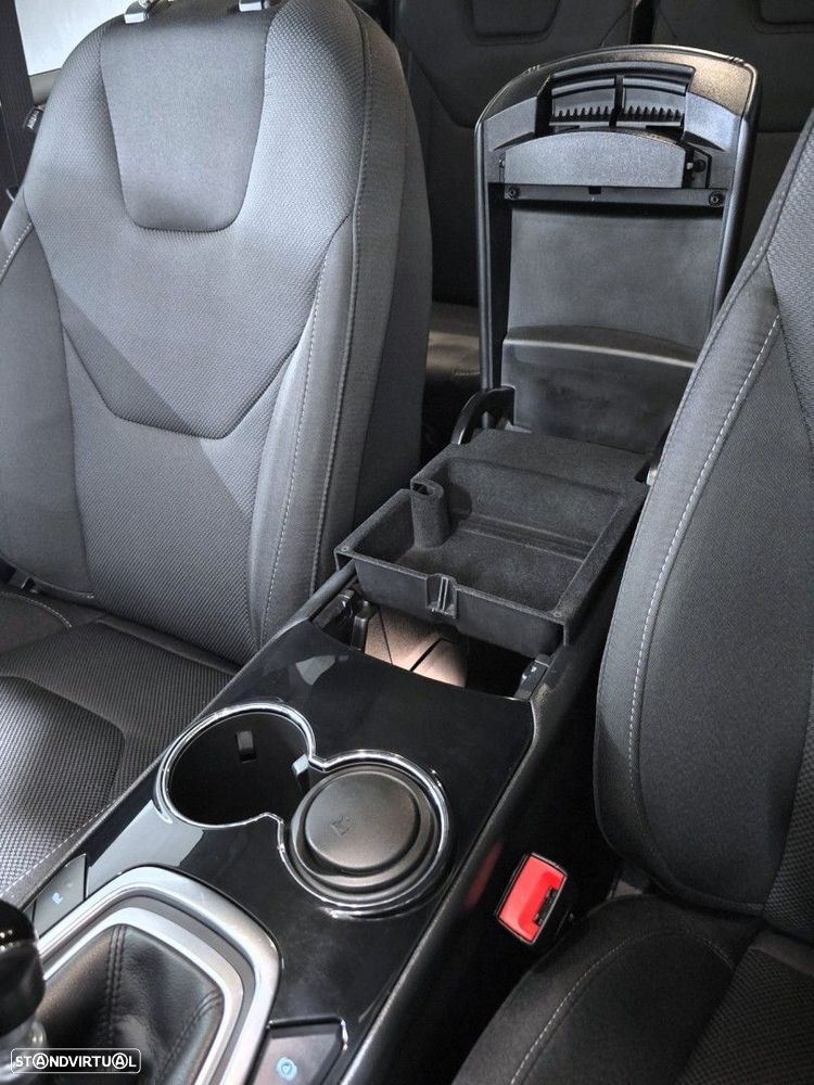 Ford S-Max 2.0 TDCi Titanium - 32